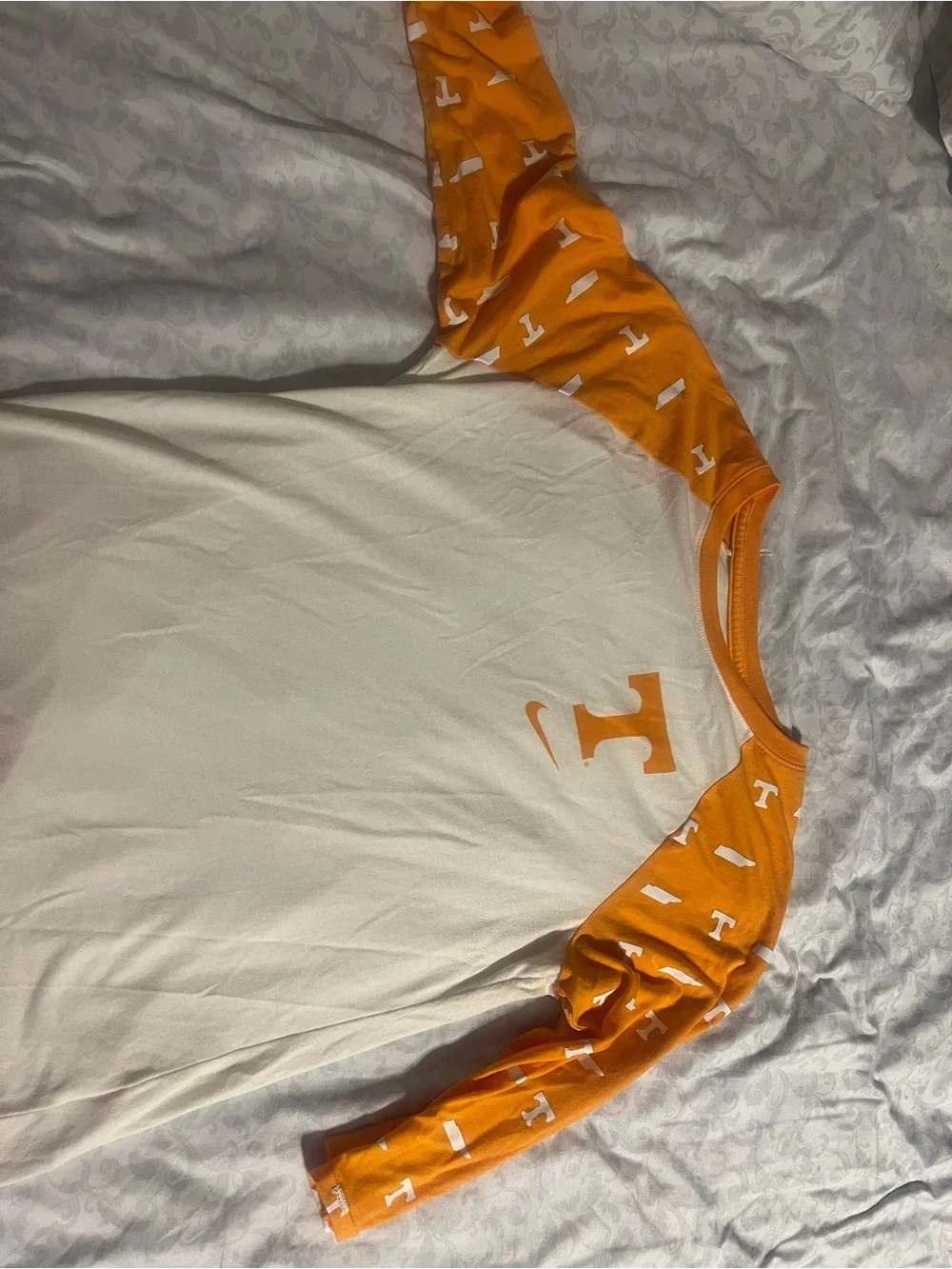 Nike Women White Shirt with Orange Raglan Sleeves and T Logo Large